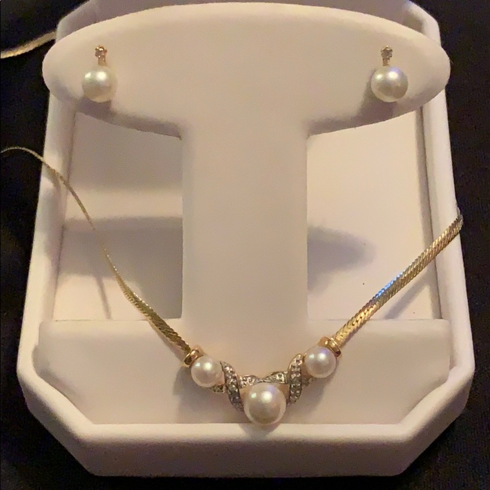 Elegant 14K Gold w/ Diamond and Pearl Matching Set